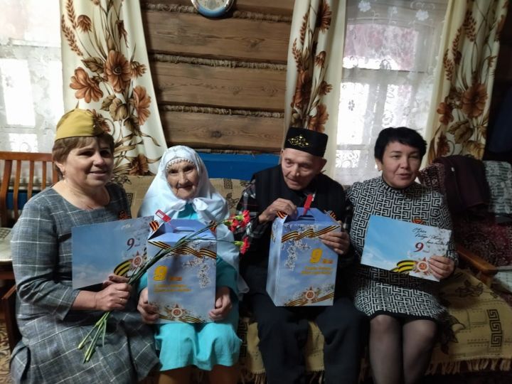В Русско-Азелеевском сельском поселении поздравили с Великим Днем Победы ветеранов тыла
