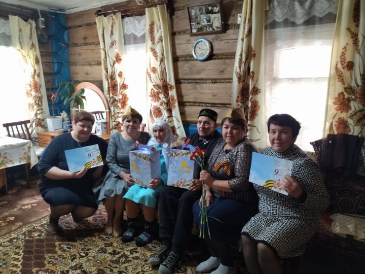 В Русско-Азелеевском сельском поселении поздравили с Великим Днем Победы ветеранов тыла