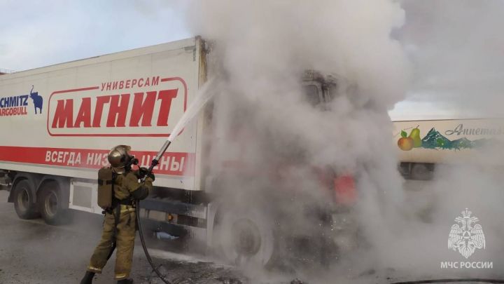 В Зеленодольске утром сгорела кабина грузового автомобиля