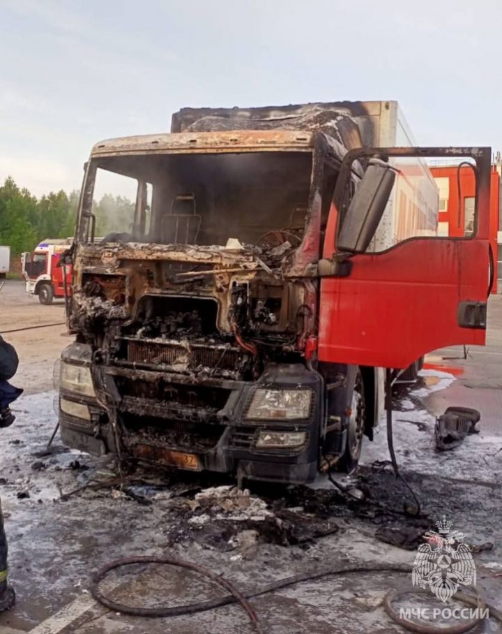 В Зеленодольске утром сгорела кабина грузового автомобиля