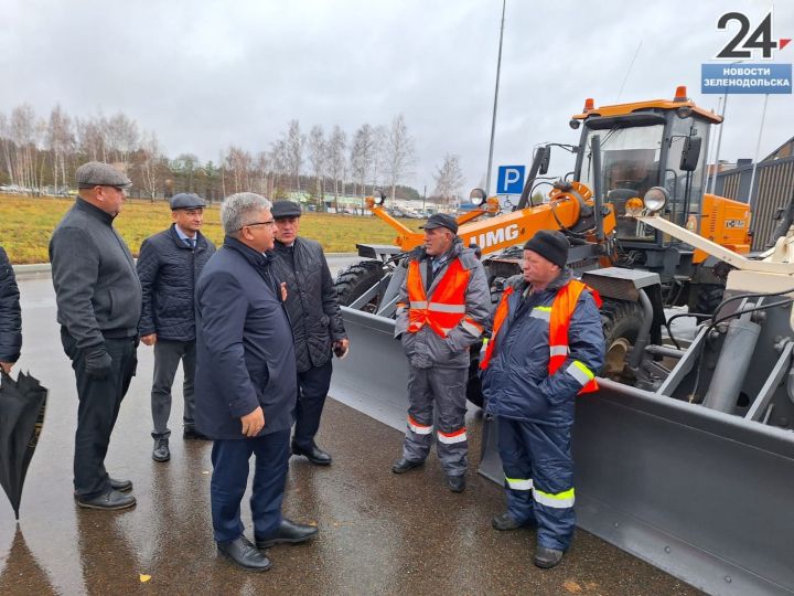 В Зеленодольске прошел смотр готовности дорожной техники к зимнему сезону