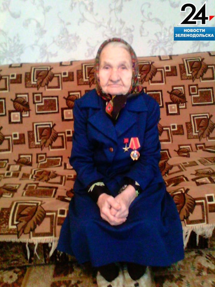 В Зеленодольске активисты навестили 98-летнего Героя Соцтруда