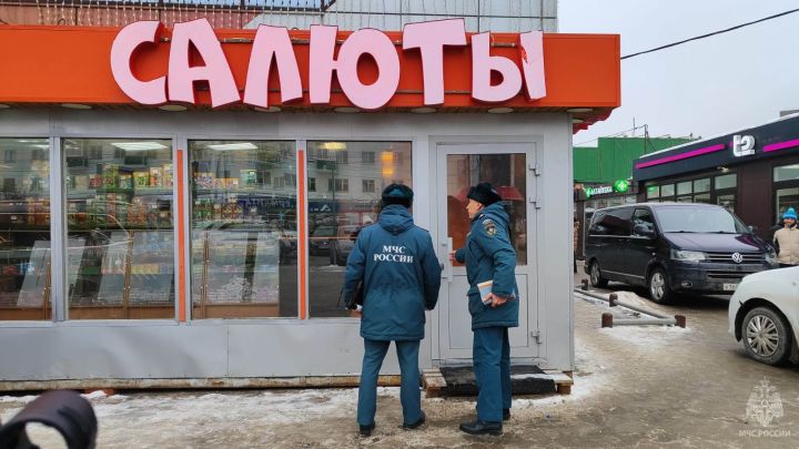 Сотрудники МЧС проверяют места реализации пиротехники