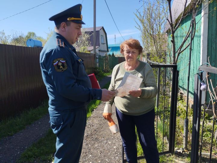 Инспекторы надзорной деятельности проводят рейды по садам