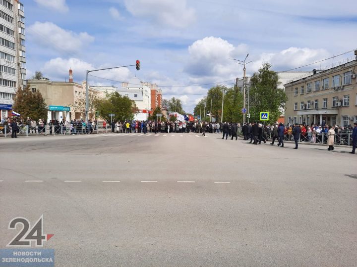 На площади СК «Авангард» начался парад в честь 79 годовщины Великой Победы над фашистской Германией