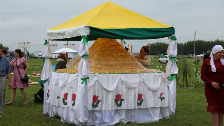 К Сабантую в Нурлатском районе приготовили «батырский» чак-чак в 130 кг