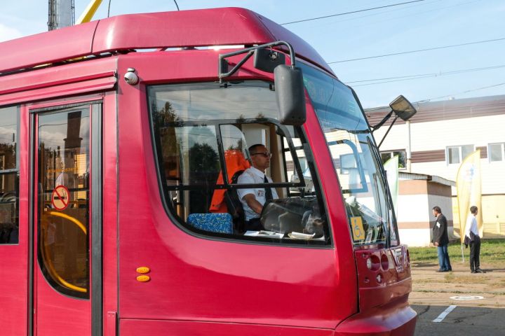 В Казанских трамваях появилась бескондукторная система оплаты проезда