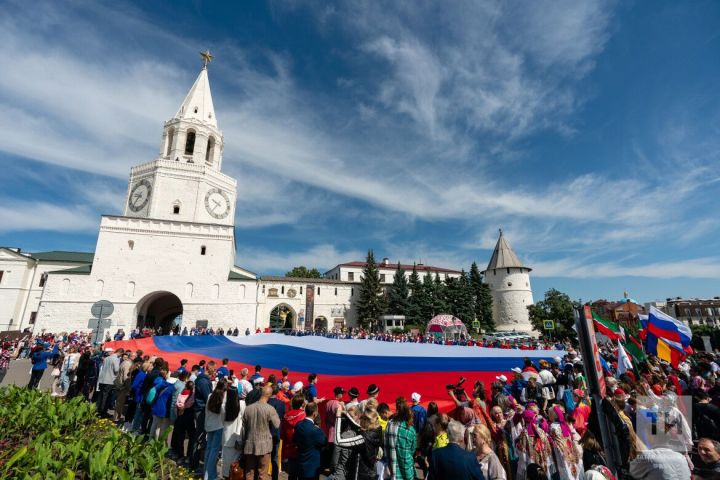 Спикеры из Татарстана и других регионов поделились мнением о том, какое значение имеет День России