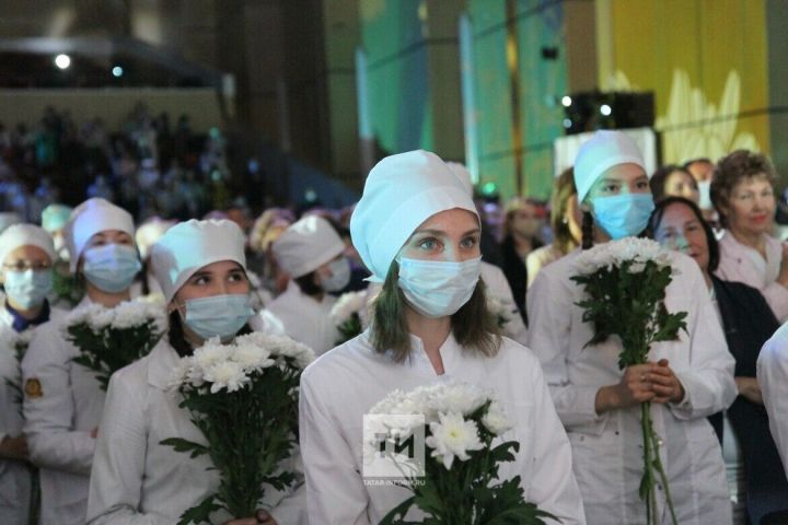 Татарстанские спикеры поздравили россиян с Днем медицинского работника