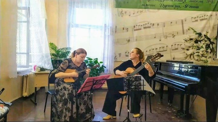 Гитарные струны судьбы: Евгения Королькова о музыке, студентах и любви к профессии