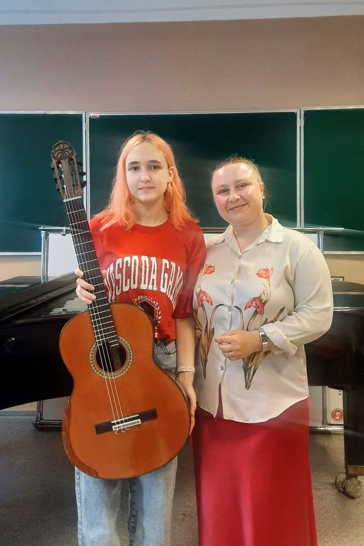 Гитарные струны судьбы: Евгения Королькова о музыке, студентах и любви к профессии