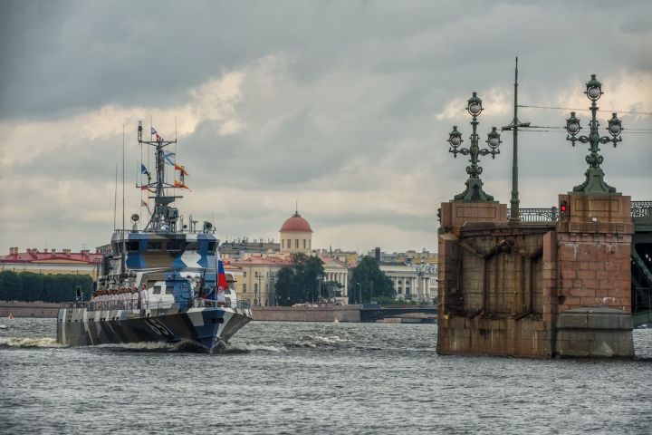 МРК и катера с Зеленодольских верфей были продемонстрированы в Санкт-Петербурге на параде ко Дню ВМФ