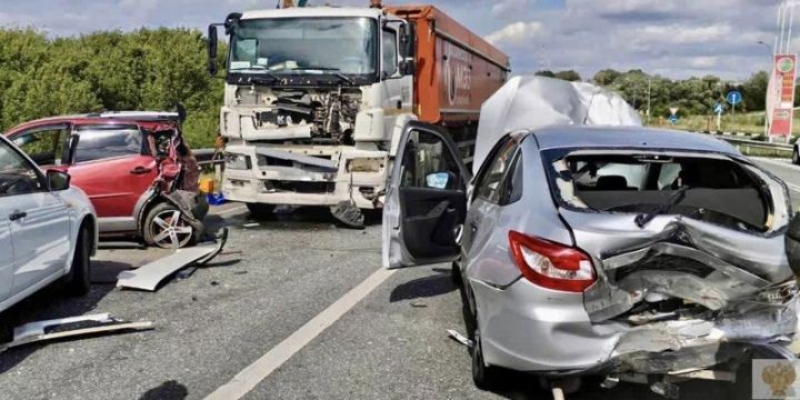 Ужасающее ДТП: в аварию попало сразу семь автомобилей