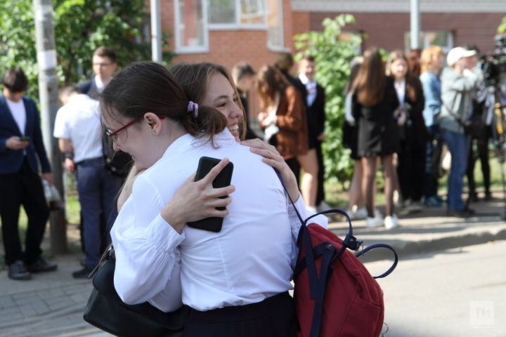 Стобалльники по ЕГЭ из Татарстана получат денежные поощрения