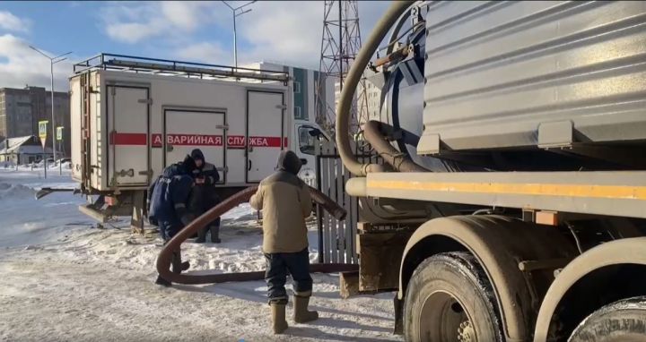 Сотрудники Водоканала проводят эксперимент в проблемном доме в Зеленодольске