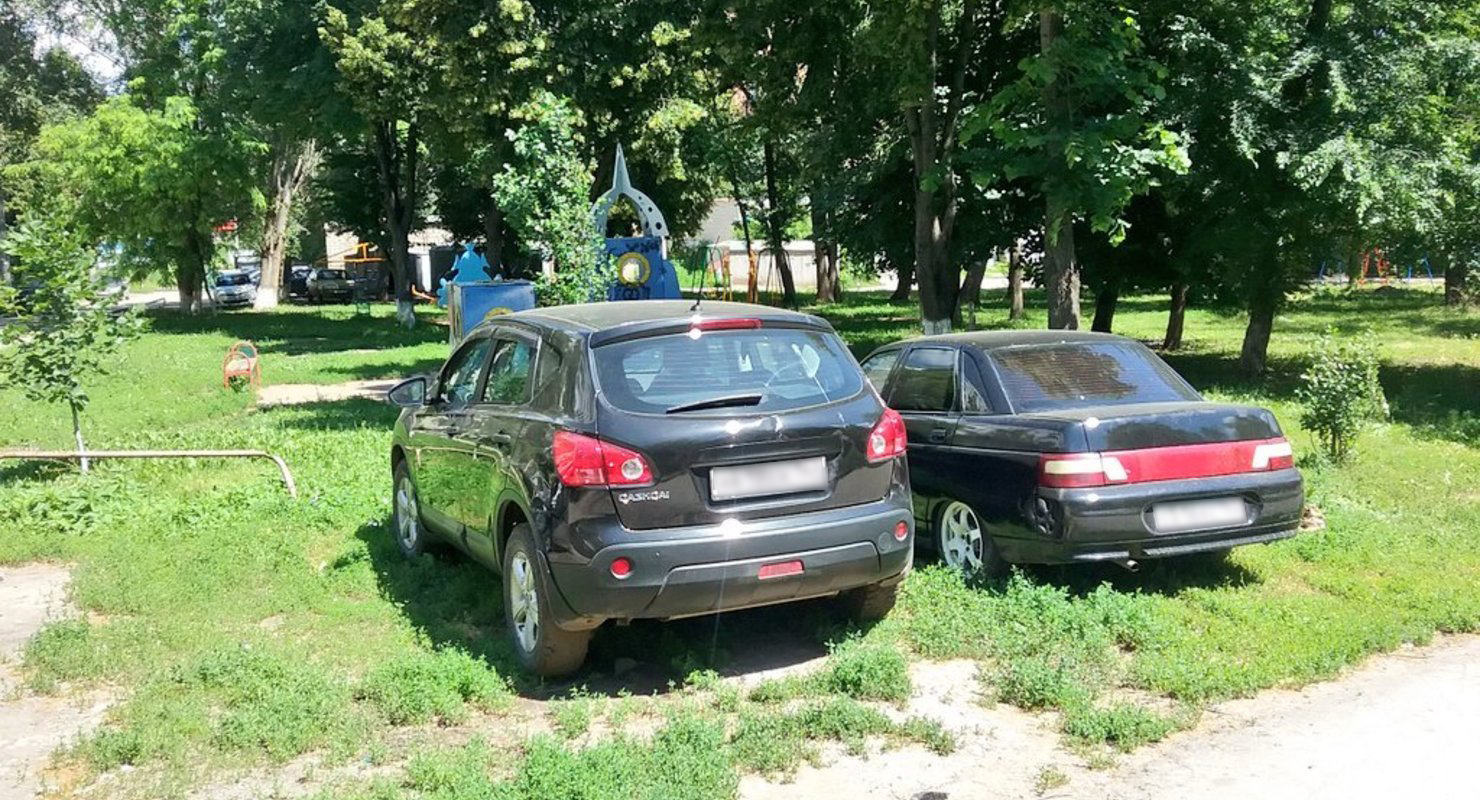 Куда отправлять фотографии машин припаркованных на газоне