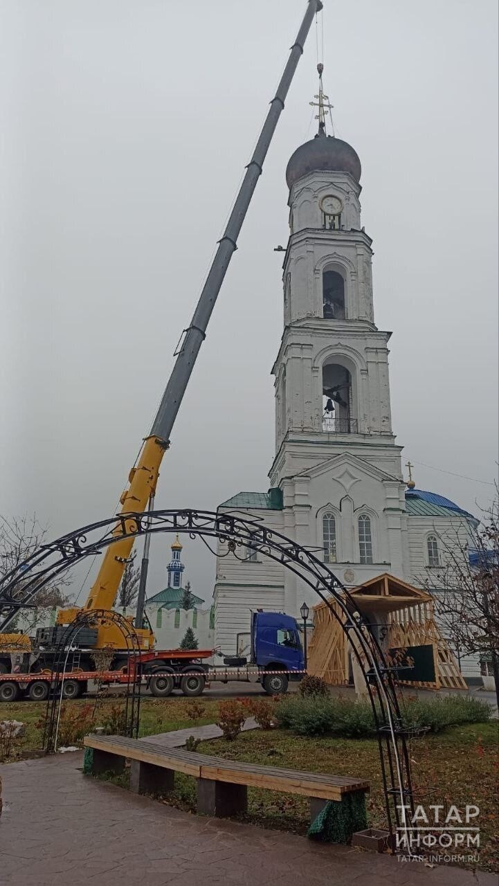 С колокольни Раифского монастыря сняли купол на реконструкцию