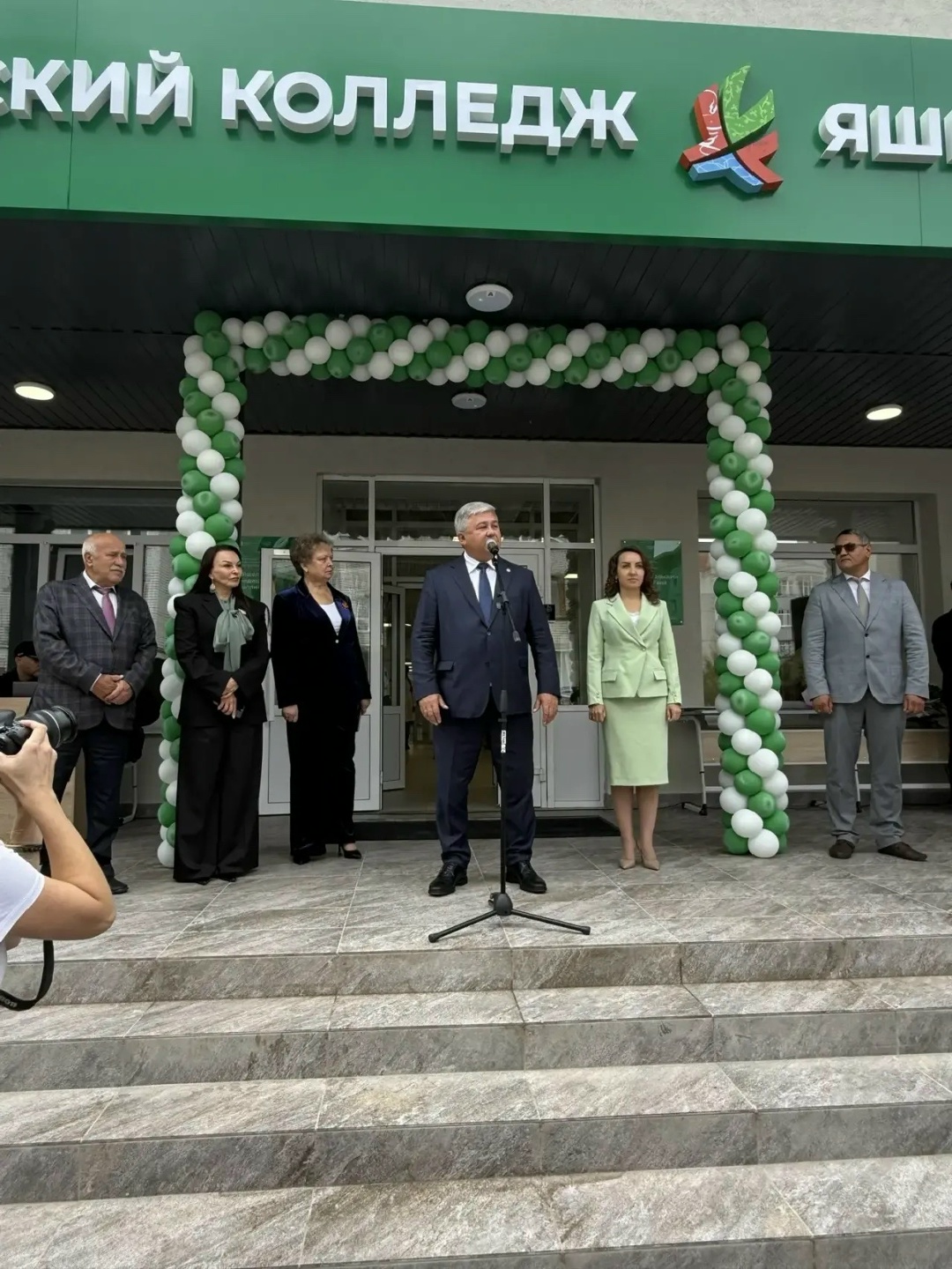 С Днём знаний и открытием обновленного колледжа студентов поздравили почетные гости