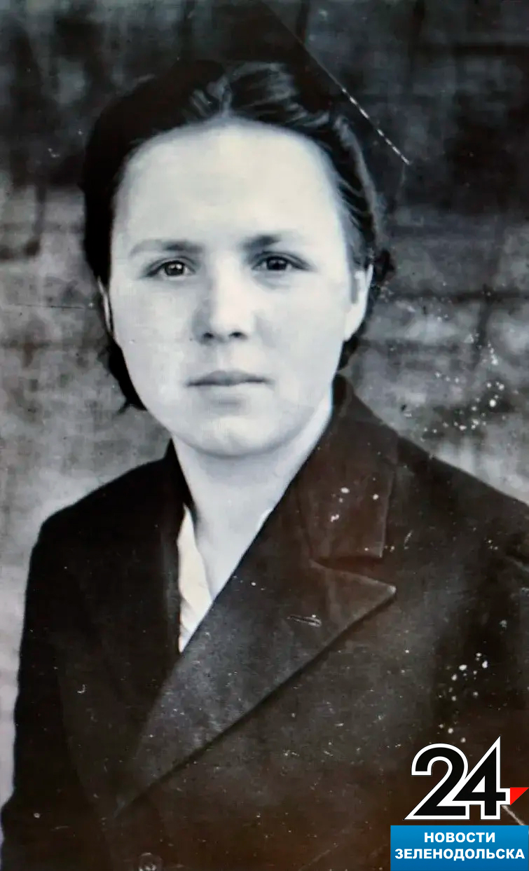 Несмотря на тяжёлый труд в колхозе, в 20 лет Альфиря расцвела и похорошела. 1951 год