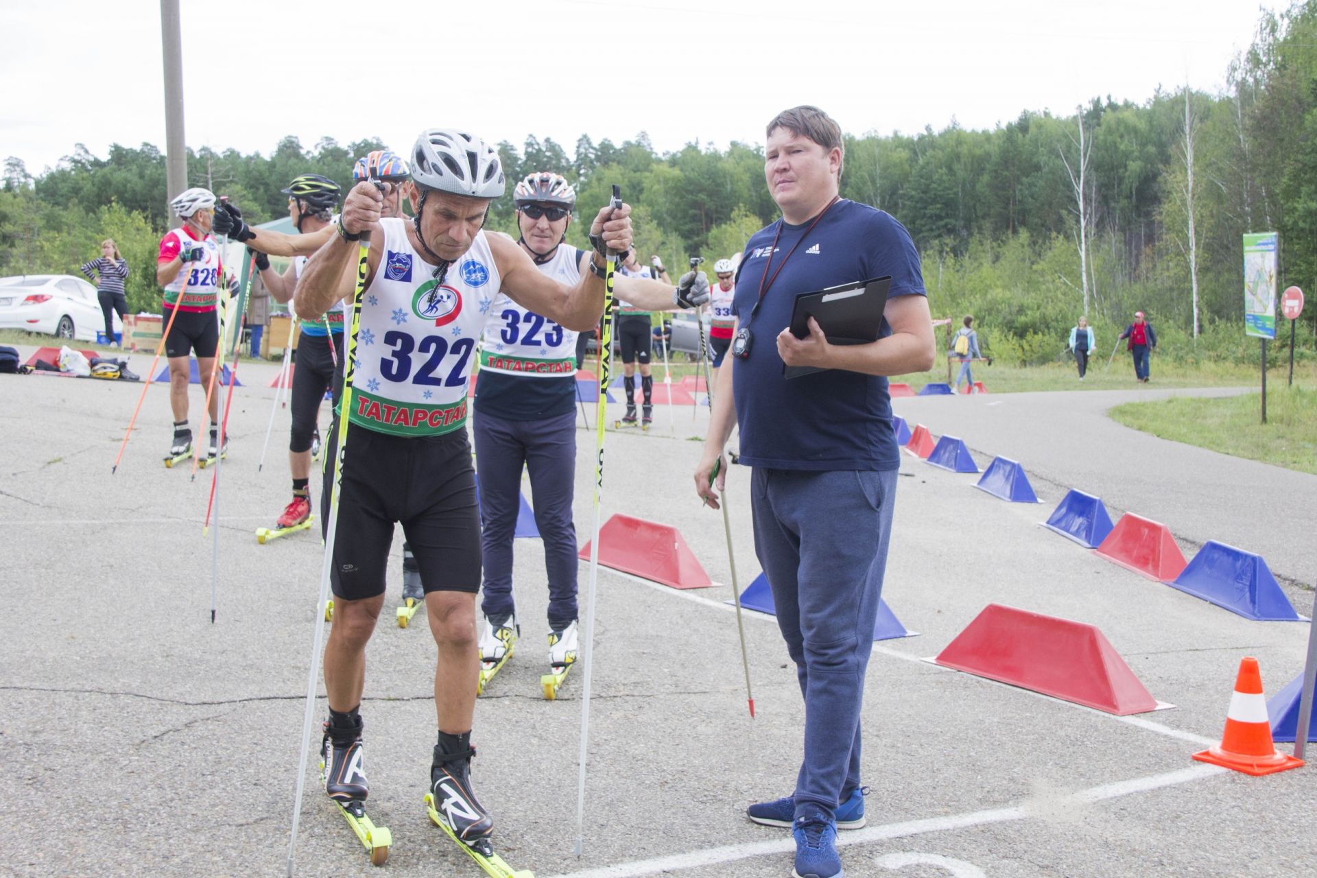 Олимпийский призер Андрей Ларьков принял участие в Чемпионате по гонкам на лыжероллерах на "Маяке"