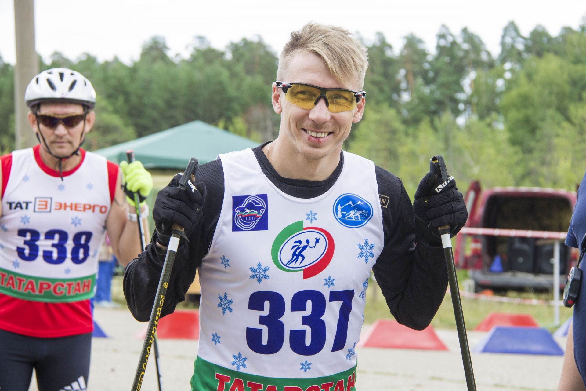 Олимпийский призер Андрей Ларьков принял участие в Чемпионате по гонкам на лыжероллерах на "Маяке"