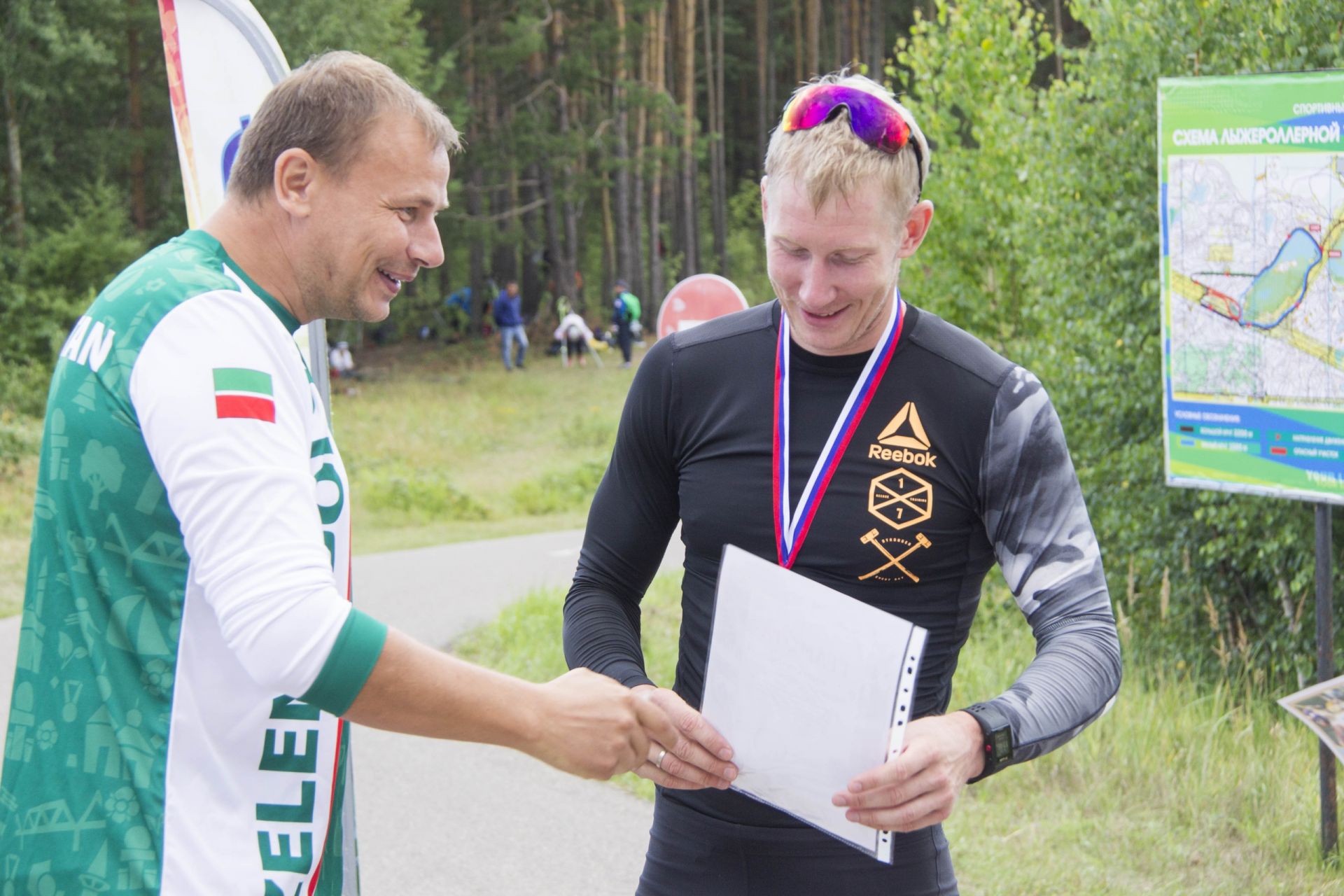 Олимпийский призер Андрей Ларьков принял участие в Чемпионате по гонкам на лыжероллерах на "Маяке"