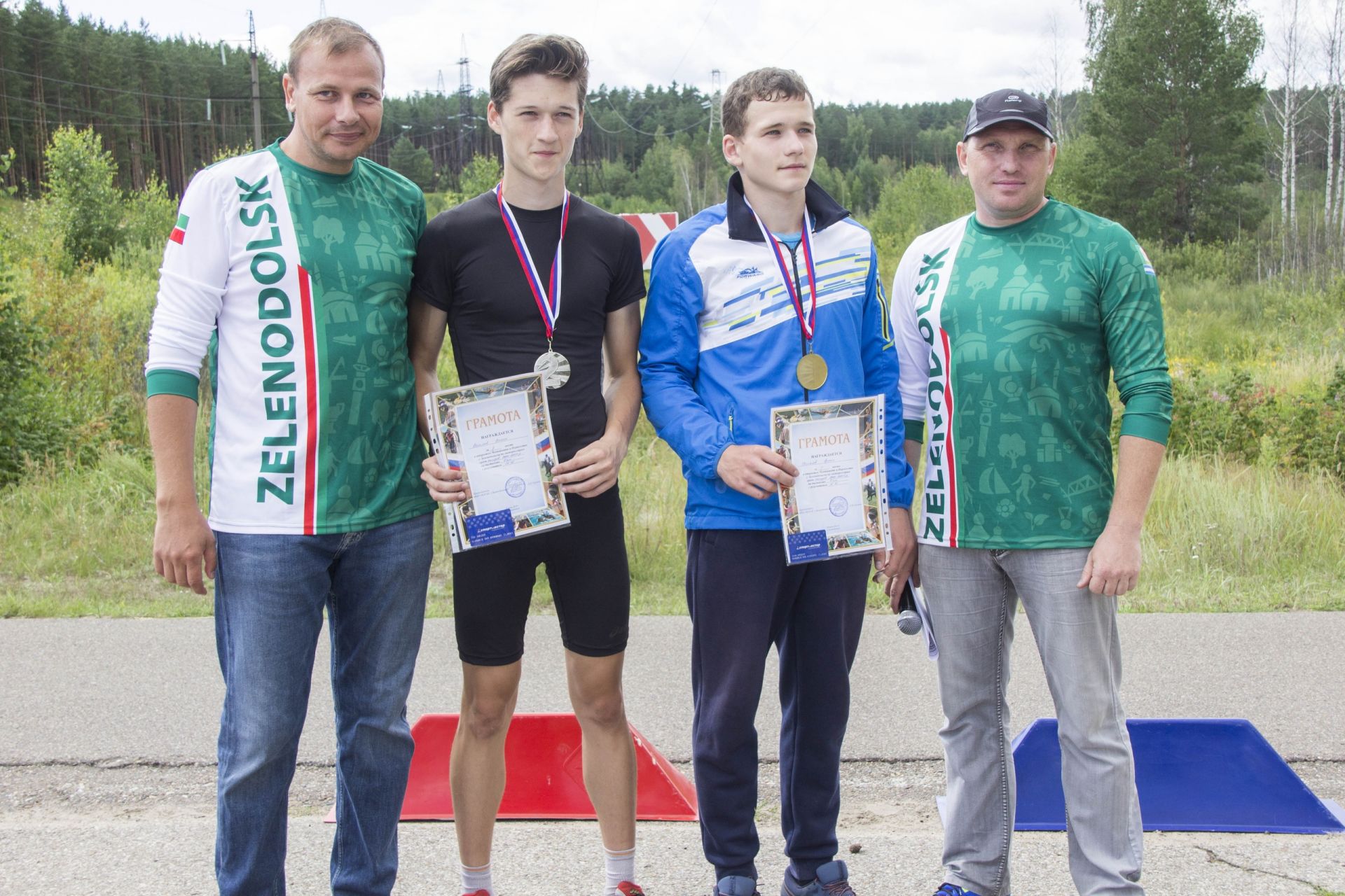 Олимпийский призер Андрей Ларьков принял участие в Чемпионате по гонкам на лыжероллерах на "Маяке"