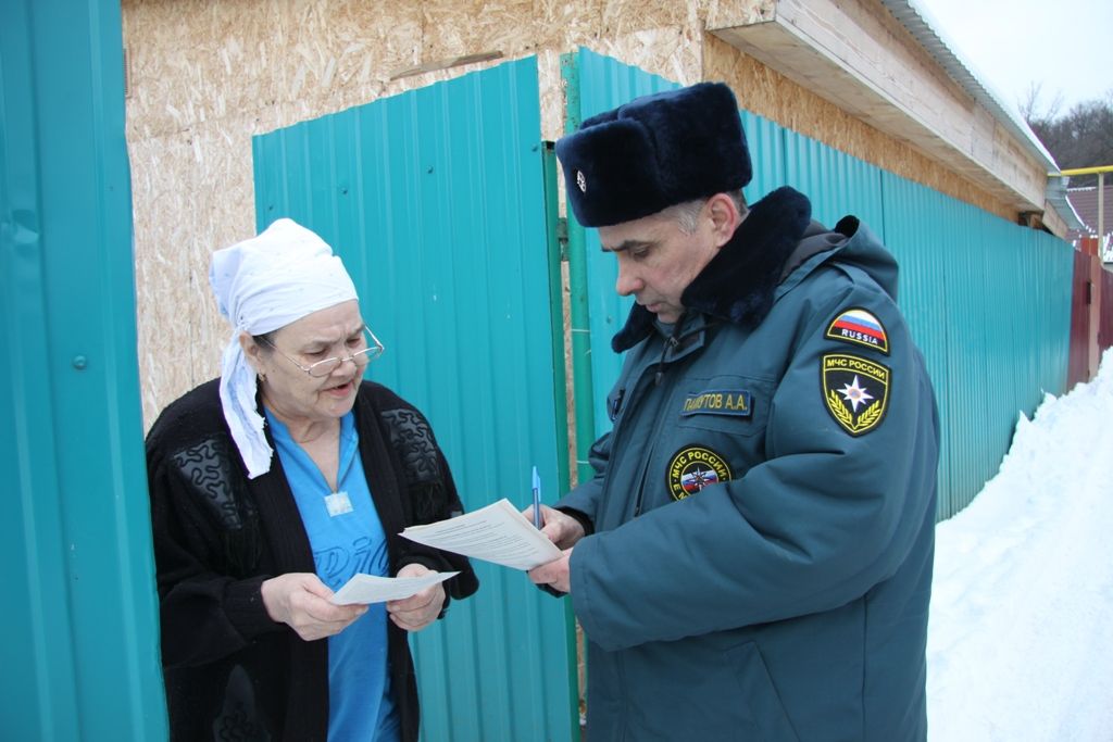 Сотрудники противопожарной службы в Зеленодольском районе усиливают профилактическую работу