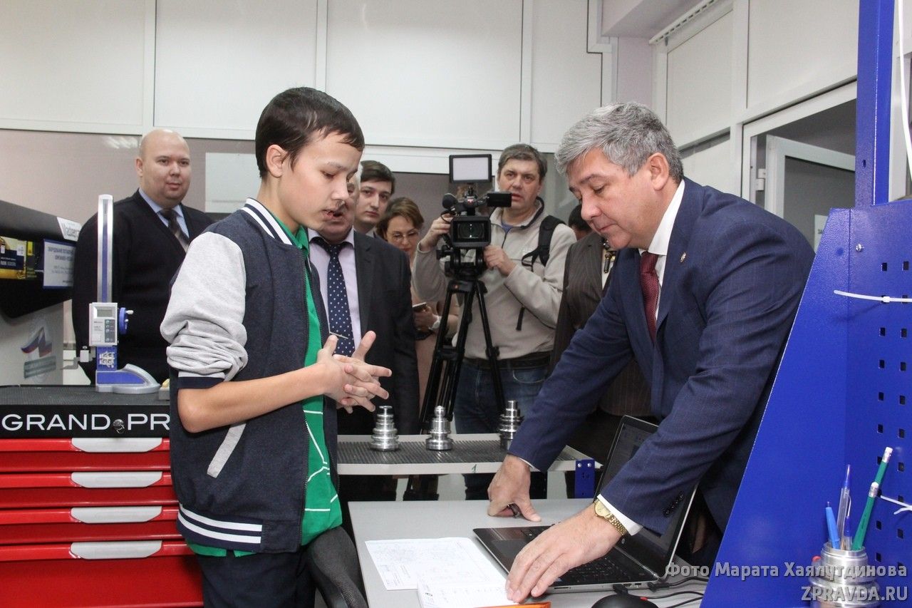 В предверии Дня студента Михаил Афанасьев посетил зеленодольский механический колледж