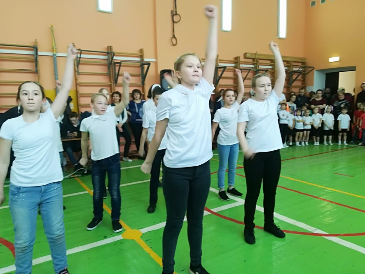 В школе №17 прошёл военно-спортивный праздник «Мы будущие защитники Отечества»