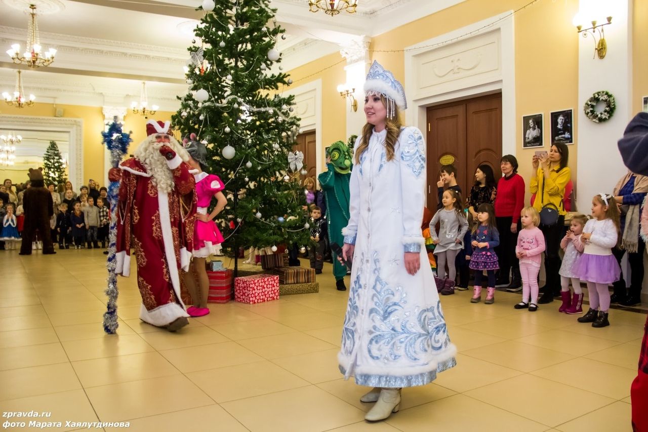 Первая новогодняя елка прошла  при полном аншлаге на сцене Зеленодольского музыкального театра «Родина»