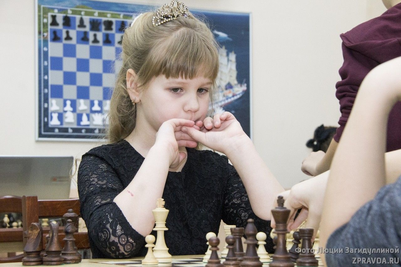 Фото: Новогодний блицтурнир по шахматам среди детей и и взрослых