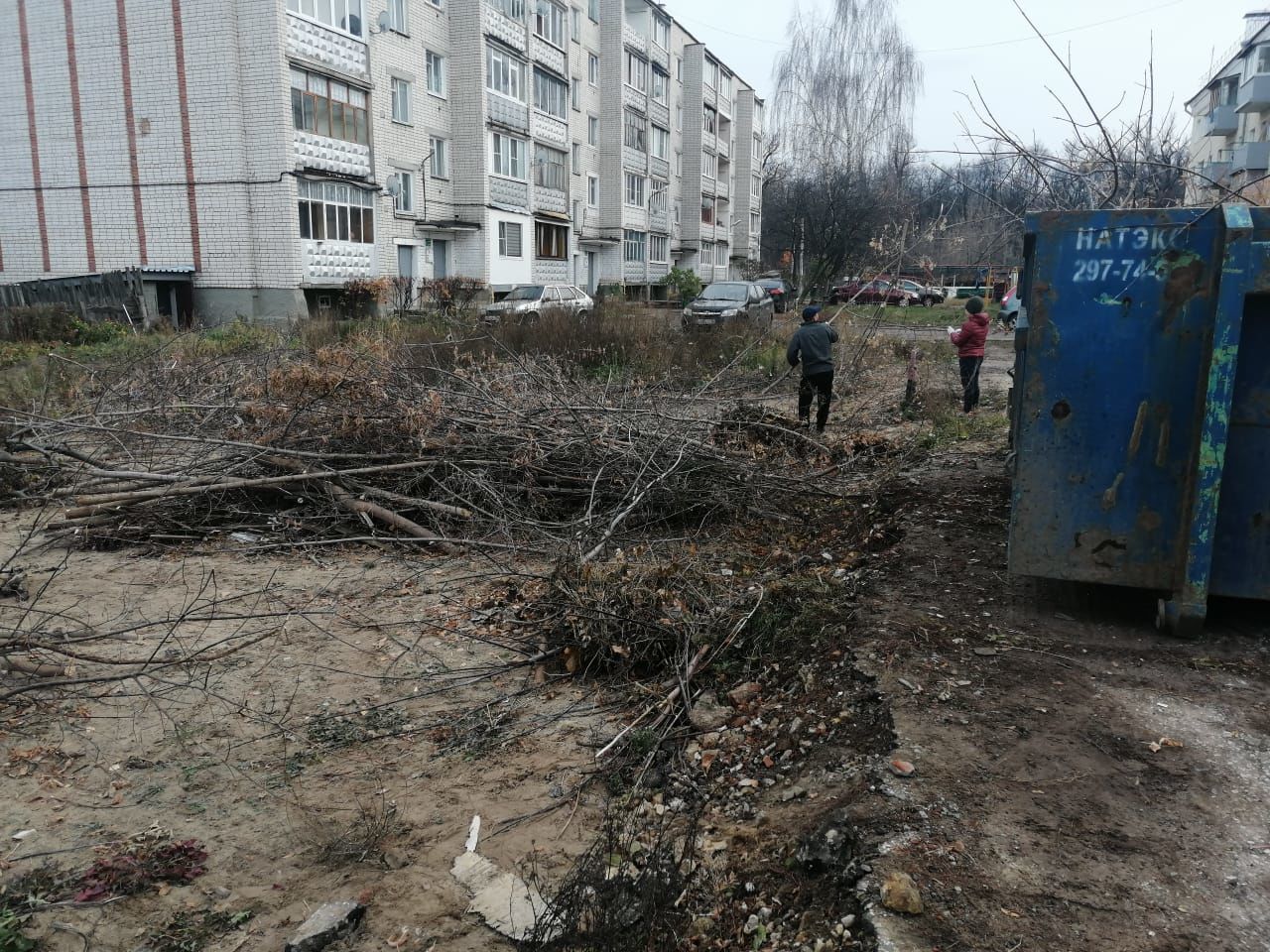 Разбитый асфальт и последствия сноса ветхого строения: Жители просят  обратить внимание на улицу Загородная