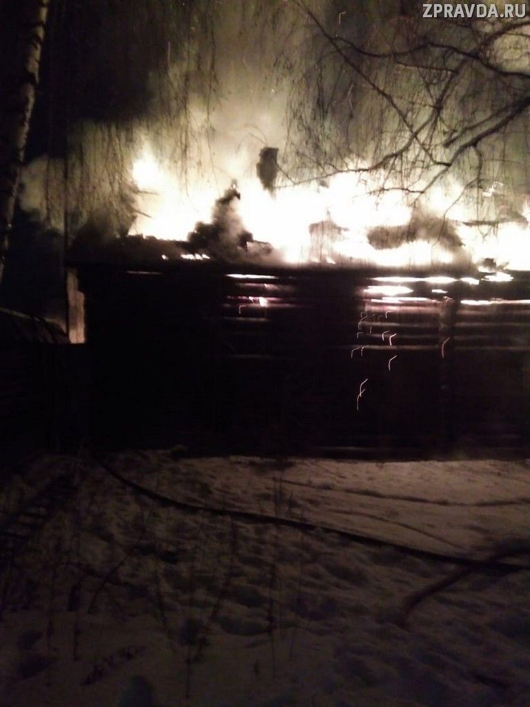 В поселке Октябрьский на пожаре в заброшенном доме нашли тело мужчины