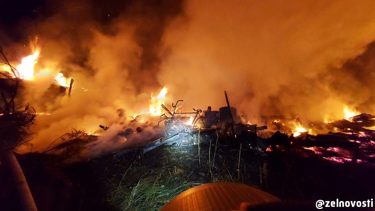 Ночью в Зеленодольске сгорели девять хоз.сараев