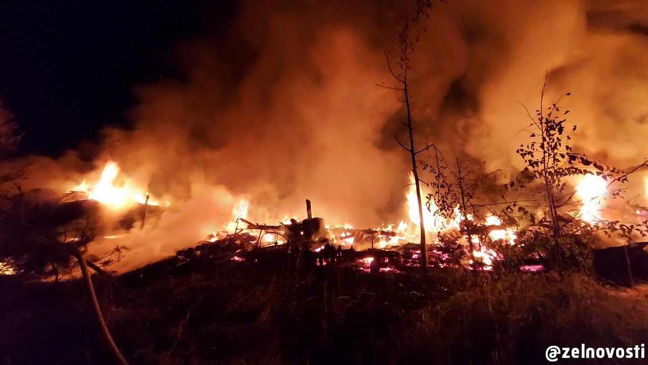 Ночью в Зеленодольске сгорели девять хоз.сараев