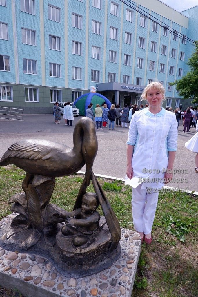 В Зеленодольске врачам передали 300 комплектов защитных противоэпидемических костюмов