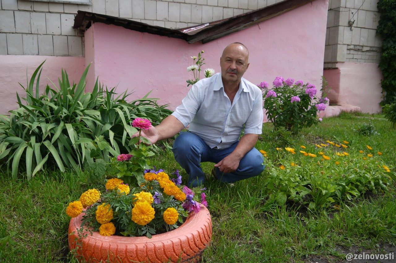 Старший по дому – и цветовод, и ландшафтный дизайнер: Житель дома №35 по ул.К.Маркса удивил зеленодольцев