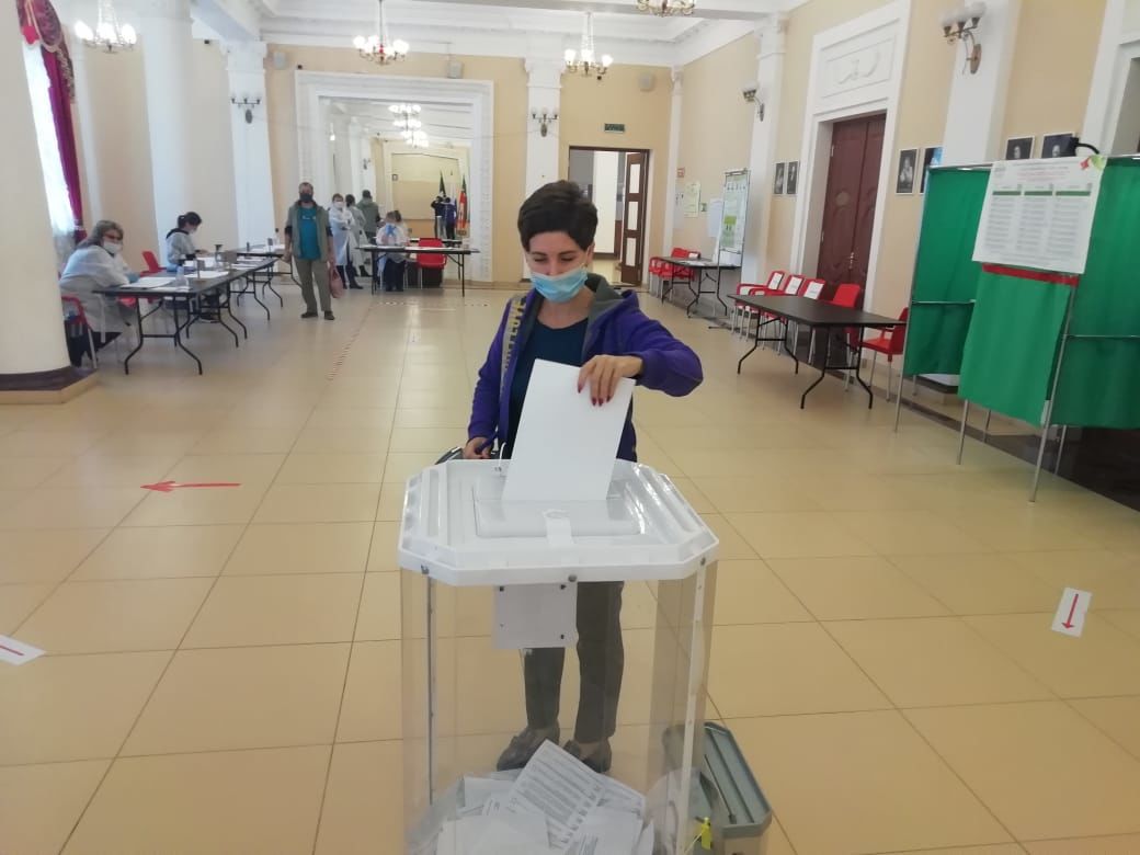 Избирателей с повышенной температурой на избирательном участке в ДК «Родина» не зафиксировано