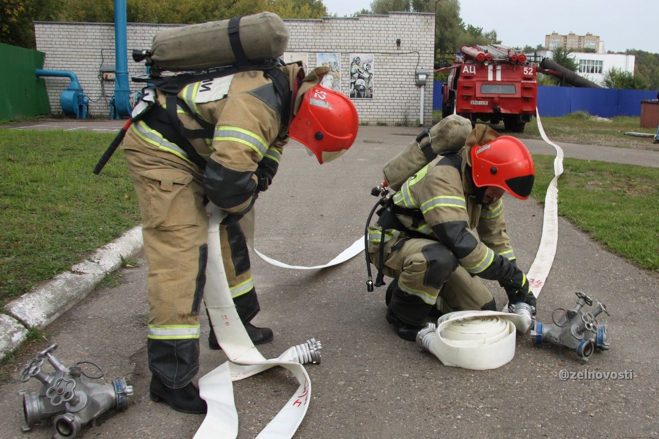 В  Зеленодольске провели соревнования по пожарному многоборью