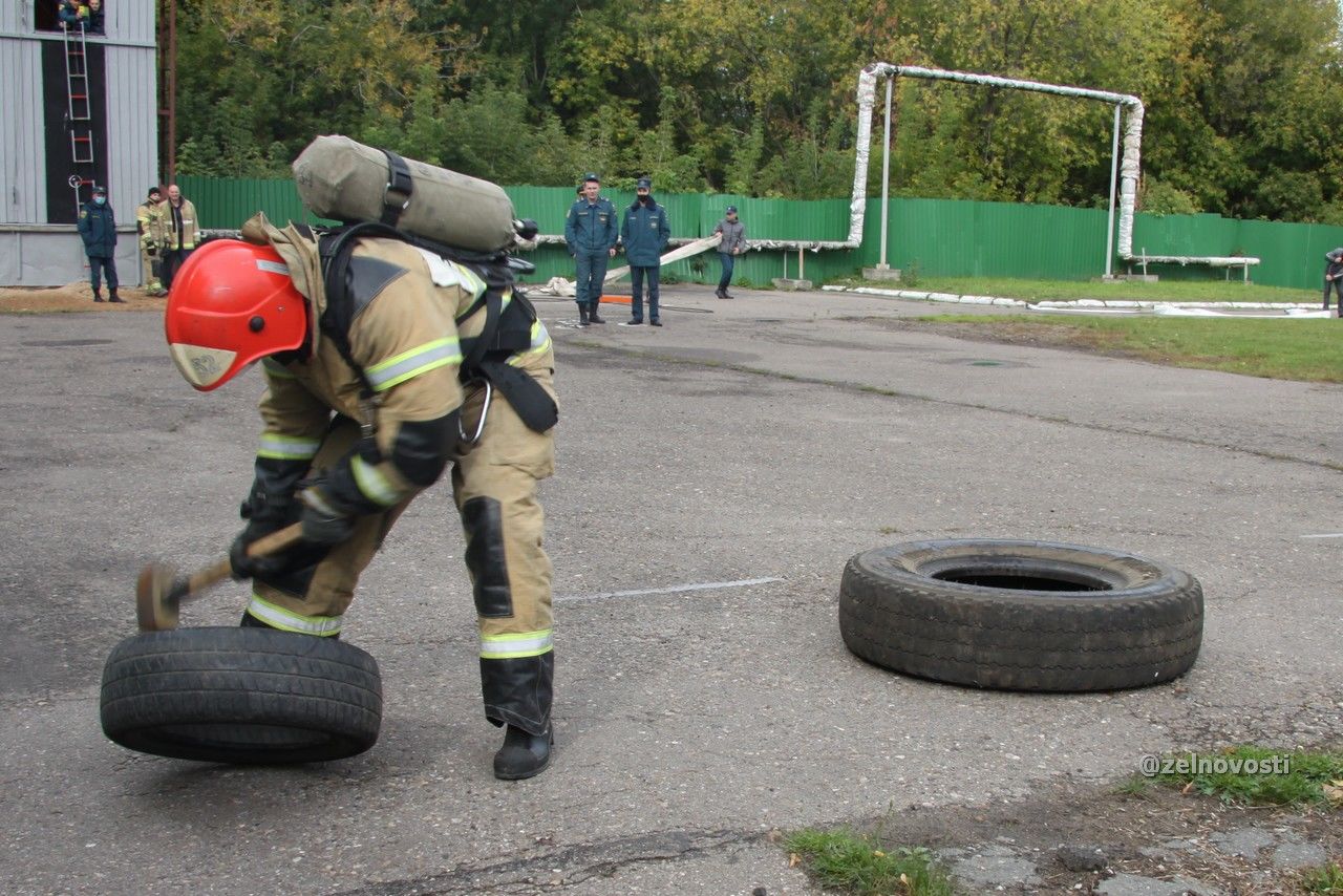 В  Зеленодольске провели соревнования по пожарному многоборью