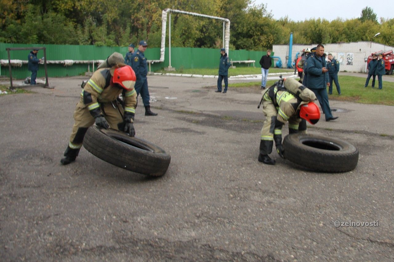 В  Зеленодольске провели соревнования по пожарному многоборью