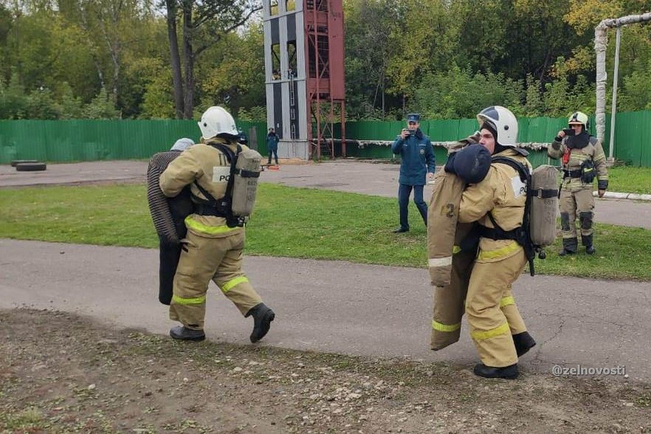 В  Зеленодольске провели соревнования по пожарному многоборью