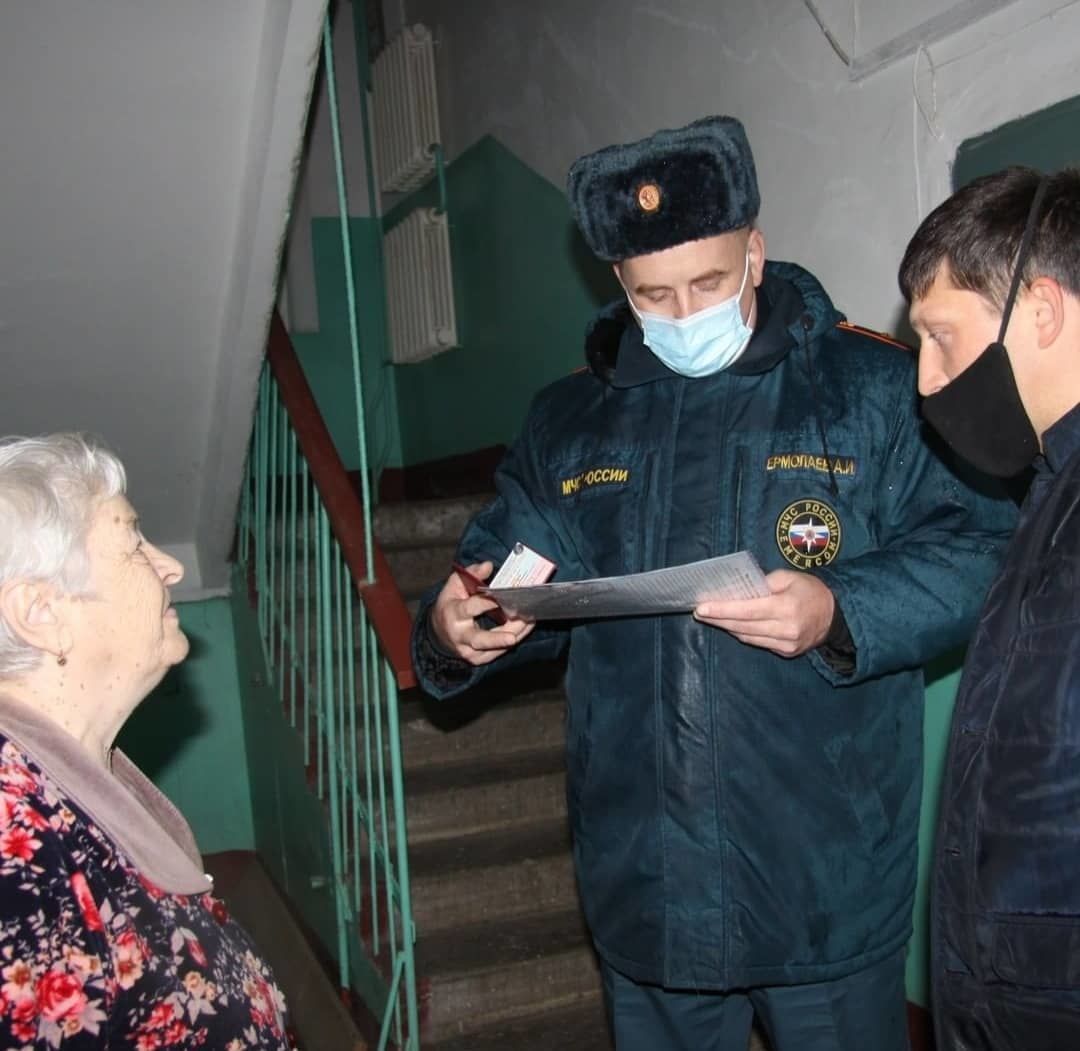 В Зеленодольском районе сотрудники МЧС начали проверку наличия и состояния пожарных извещателей