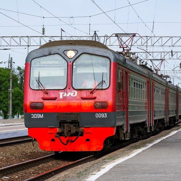 Пассажирский электропоезд. Электричка Таганрог. Пригородные поезда Свияжск. Как называется электропоезд.