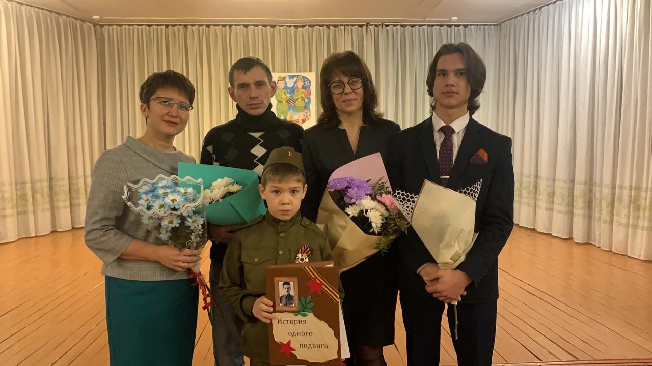 В Нурлатской средней школе прошли вечера памяти «Славим Героев Отечества», посвященные Дню Героя Отечества