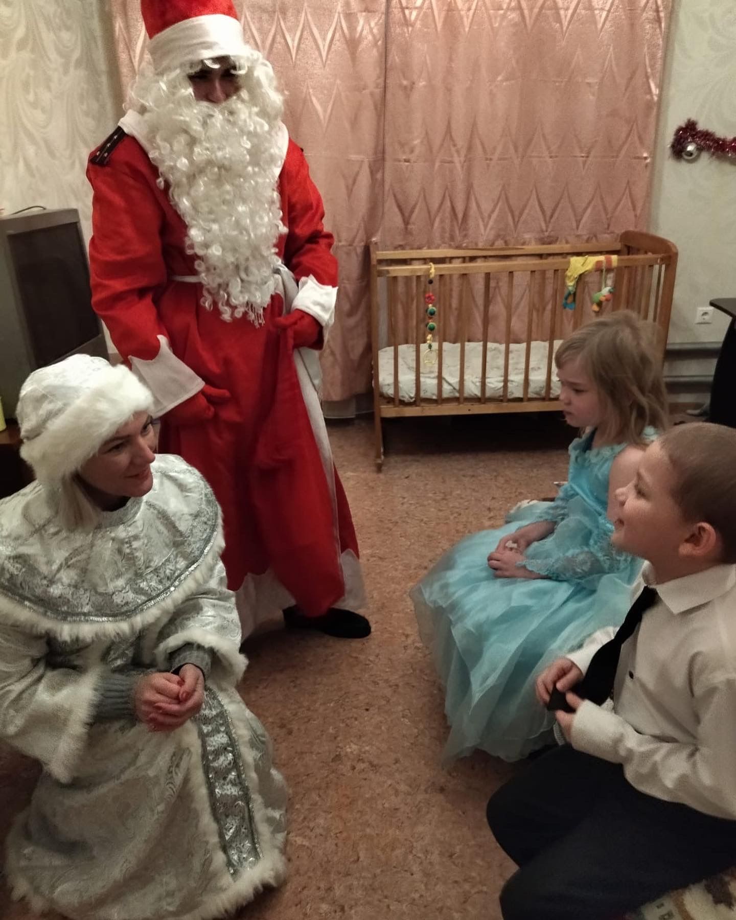 В Васильево «Полицейский Дед Мороз» поздравил детей из неблагополучных семей с наступающим Новым годом