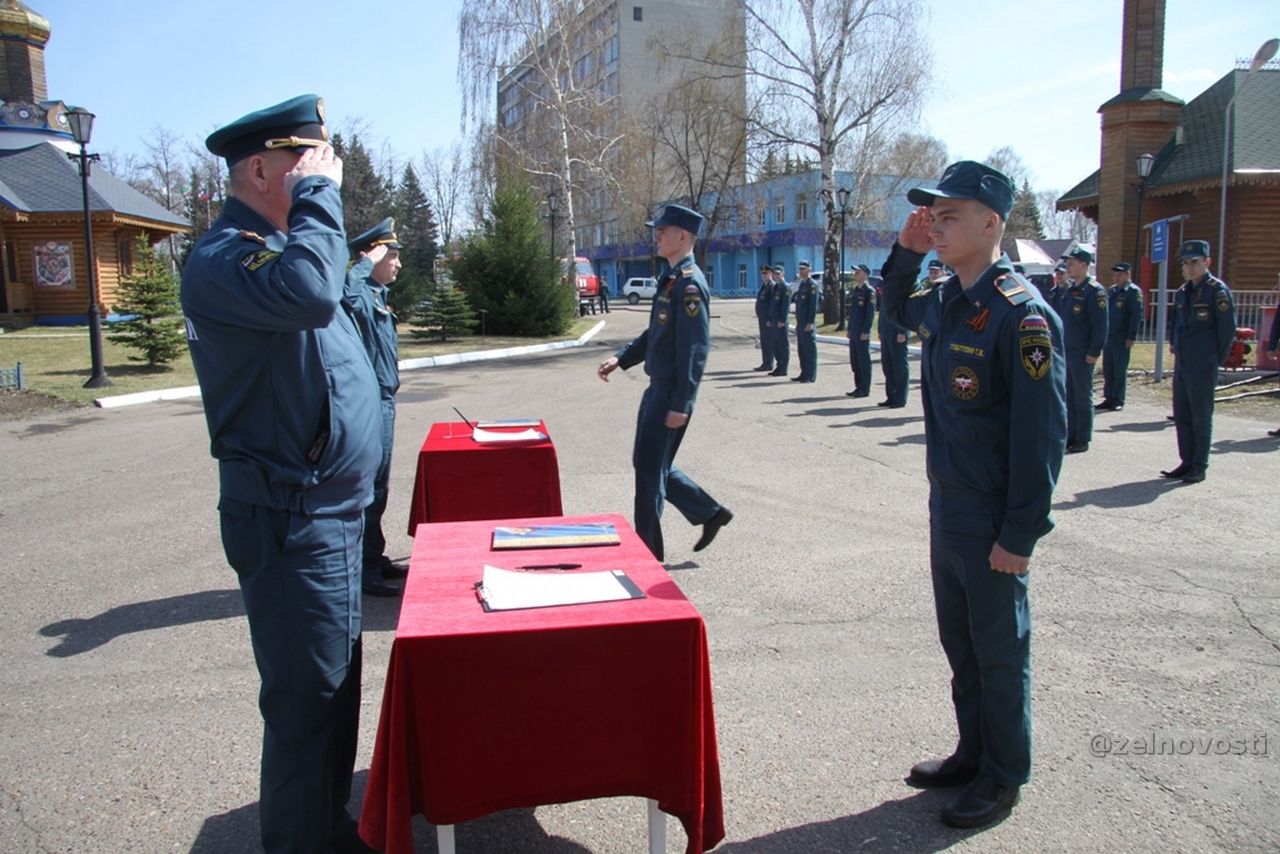 Торжественное построение и принятие присяги провели в Зеленодольске в День пожарной охраны