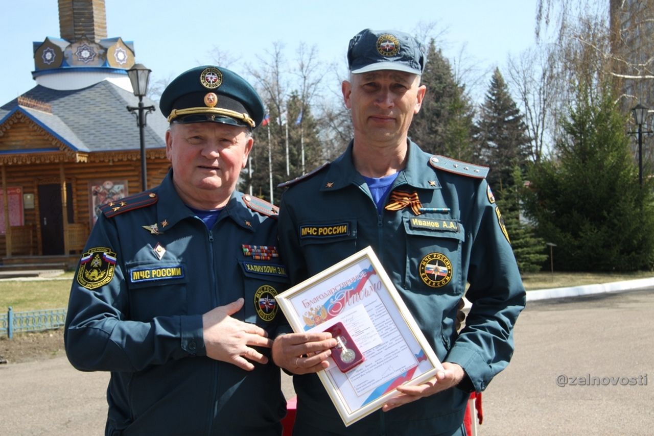 Торжественное построение и принятие присяги провели в Зеленодольске в День пожарной охраны