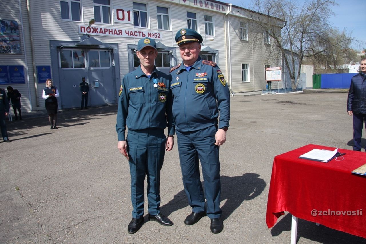 Торжественное построение и принятие присяги провели в Зеленодольске в День пожарной охраны